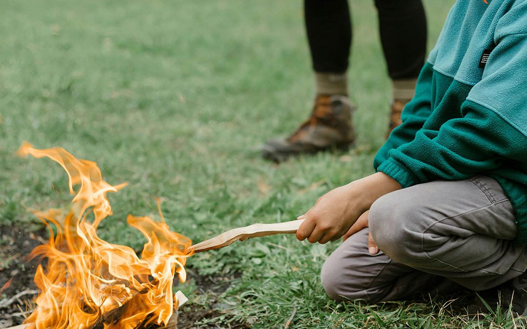 Samen fikkie stoken: een kampvuur dat echt brandt