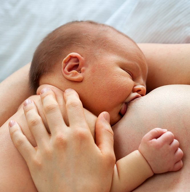 Clustervoedingen: happy hour voor je baby